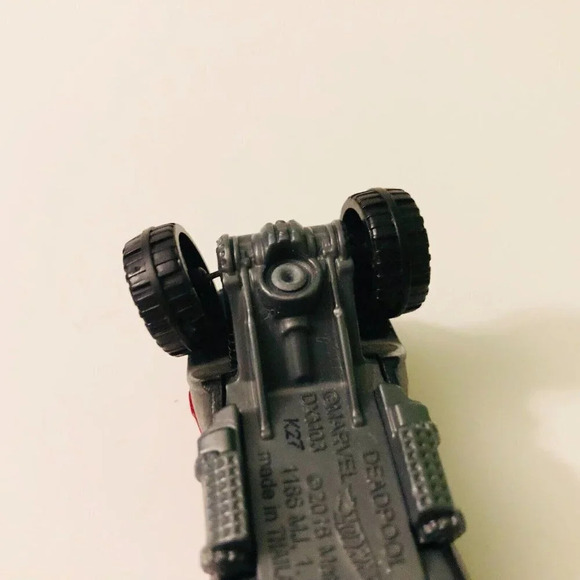 Hot Wheels MOTU Phantastique  Skeletor Diecast and Marvel Deadpool Character Car - Picture 16 of 16